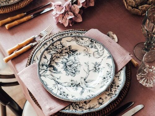 Hochwertiges Geschirr sicher identifizieren