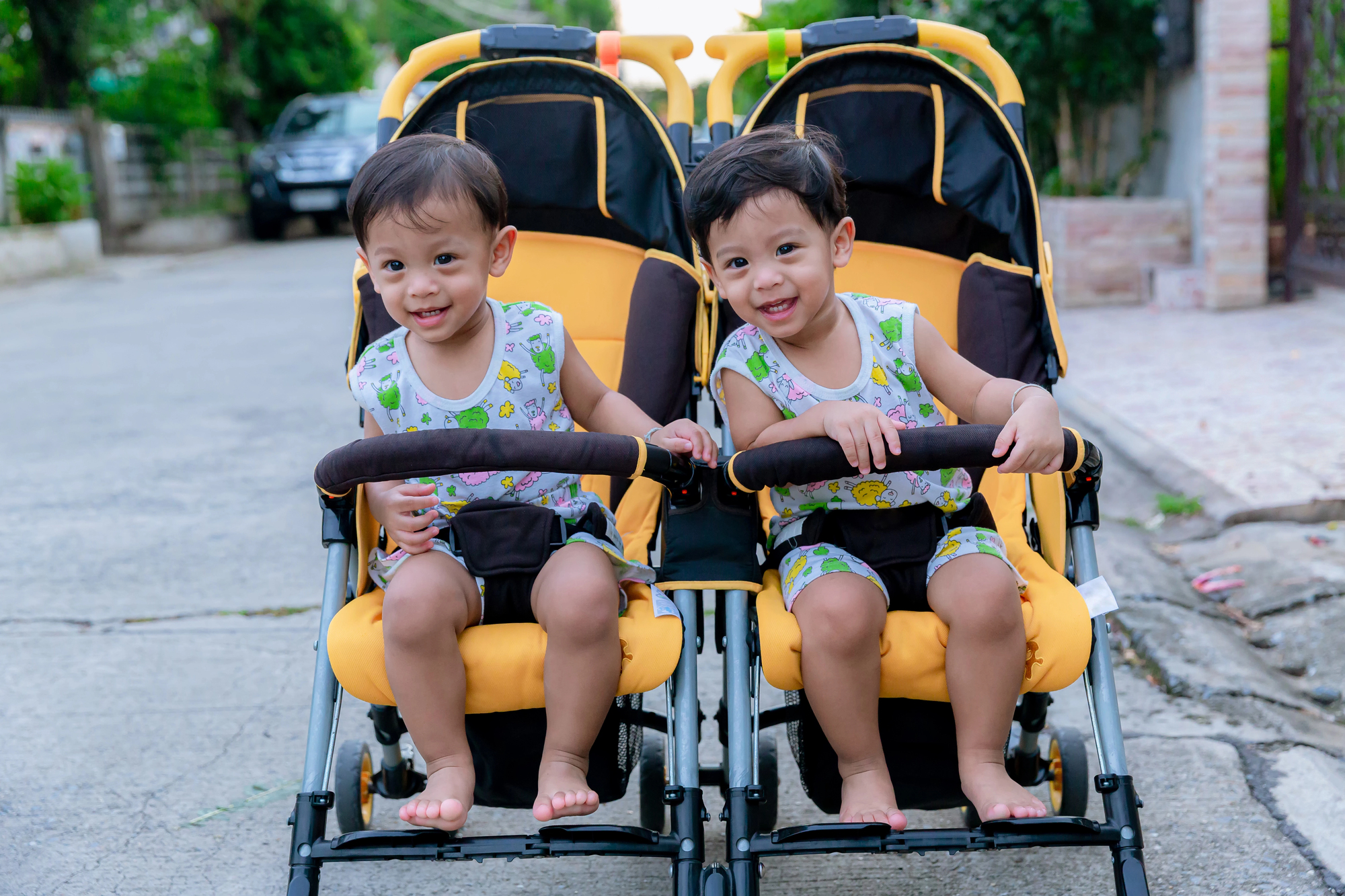 Zwei Kinder, ein Wagen: Der Geschwisterwagen für den Familienalltag
